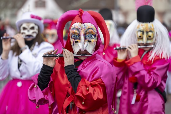 Die Aagfraessene ziehen am Cortege durch die Strassen am ersten der drey scheenschte Daeaeg an der Fasnacht in Basel, am Montag, 10. Maerz 2025. (KEYSTONE/Georgios Kefalas)