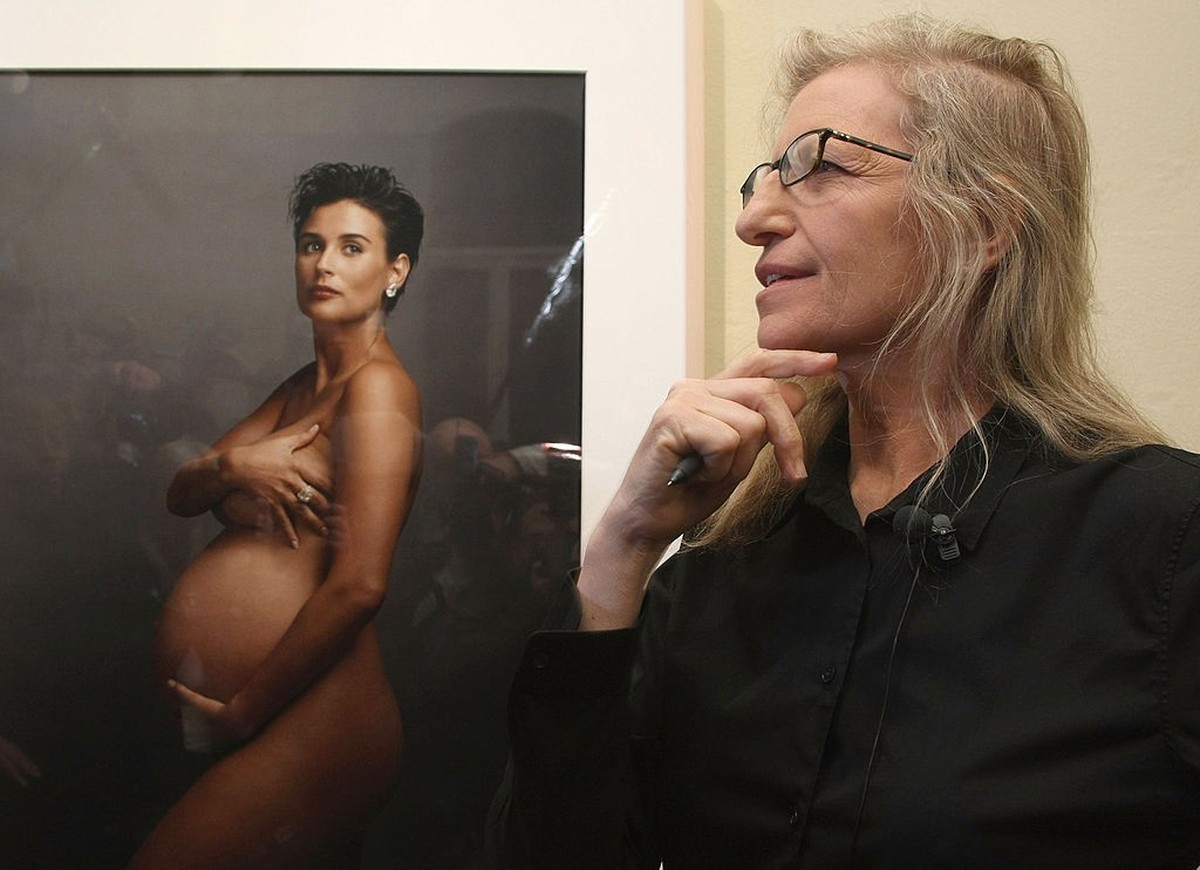BERLIN - FEBRUARY 20: Photographer Annie Leibovitz speaks to the media while standing in front of a portrait of pregnant actress Demi Moore during a walk-through of the exhibition "Annie Leibovit ...
