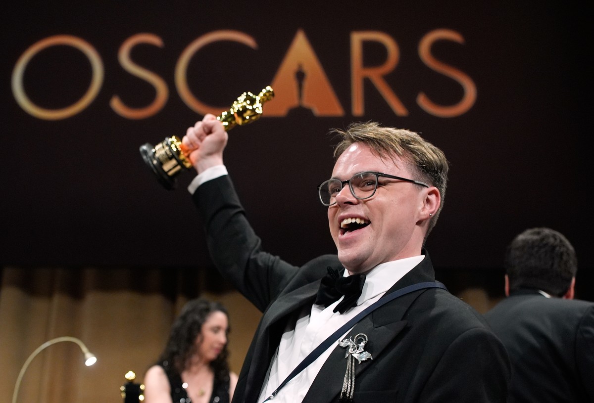 Pavel Talankin, winner of the award for documentary feature film for "Mr. Nobody against Putin," attends the Governors Ball after the Oscars on Sunday, March 15, 2026, in Los Angeles. (AP Ph ...