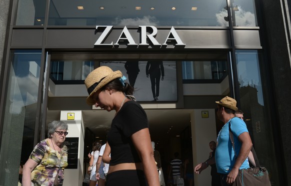 FILE - People walk past a Zara store in Barcelona, Spain, Aug. 27, 2014. The Spanish fashion brand Zara has pulled advertising images that to some appeared to reference Israel?s war against Hamas in G ...