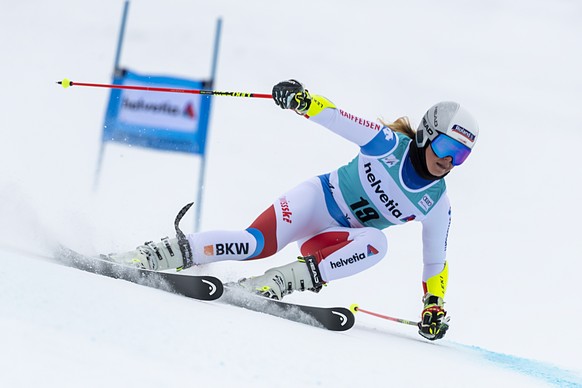epa09087370 Switzerland&#039;s Corinne Suter in action during the first run of the women&#039;s Giant Slalom race at the FIS Alpine Skiing World Cup finals, in Lenzerheide, Switzerland, 21 March 2021. ...