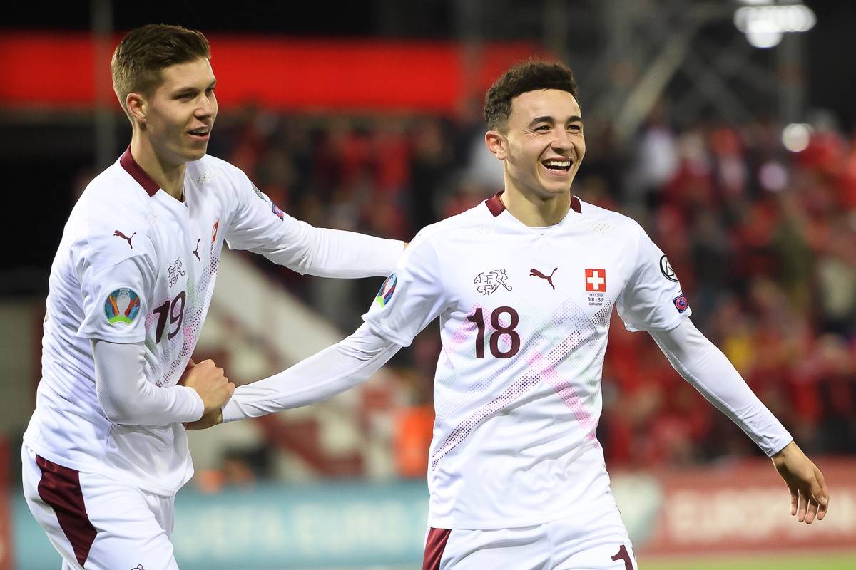 epa08006920 Switzerland's Ruben Vargas (R) celebrates with teammate Cedric Itten (L) after scoring the 2-0 lead during the UEFA EURO 2020 qualifying group D soccer match between Gibraltar and Swi ...