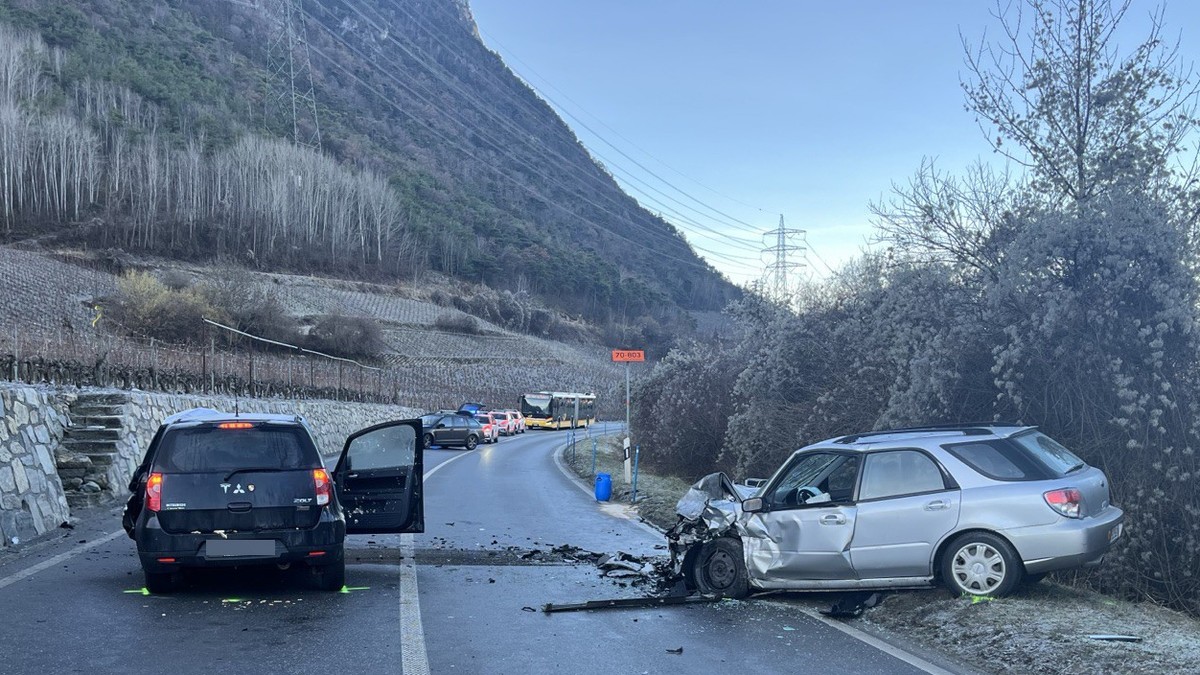 Auf der Route de Poutafontâna in Grône VS ist es am Montagmorgen zu einem Verkehrsunfall gekommen.