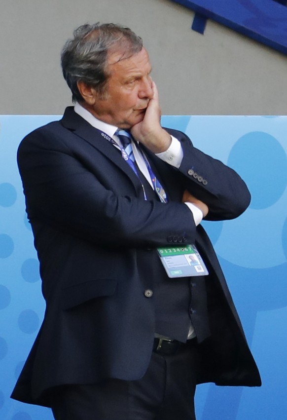 Football Soccer - Germany v Slovakia - EURO 2016 - Round of 16 - Stade Pierre-Mauroy, Lille, France - 26/6/16
Slovakia head coach Jan Kozak 
REUTERS/Pascal Rossignol
Livepic