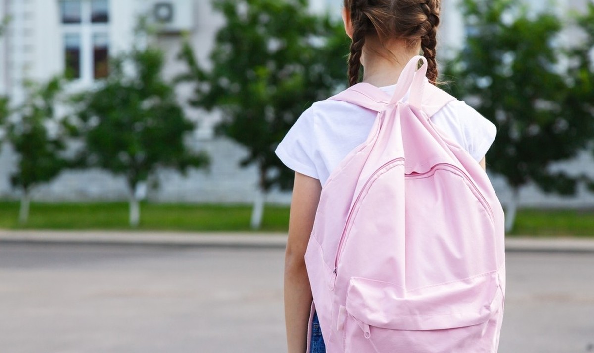 La scolarisation d'enfants dans un centre fédéral d'asile indigne à Genève.