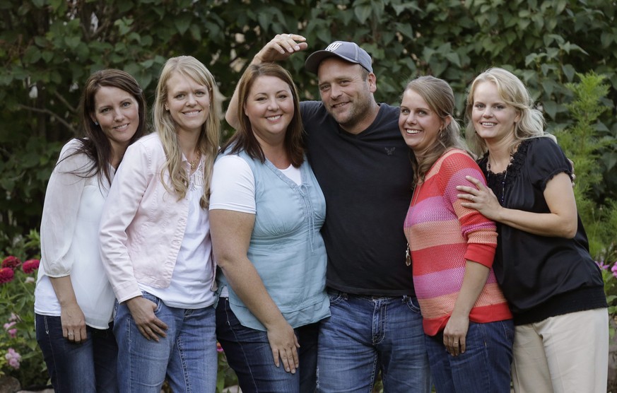 Der amerikanische Polygamie-Aktivist Brady Williams und seine fünf Ehefrauen.