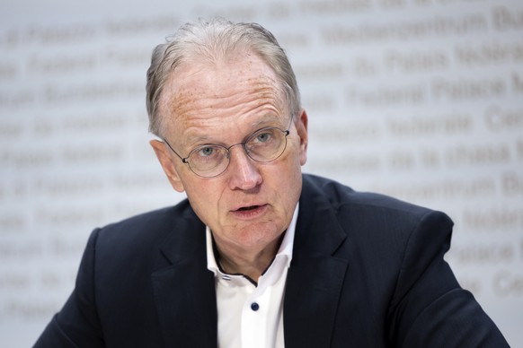 Hans-Ulrich Bigler, Direktor Schweizerischer Gewerbeverband, spricht waehrend einer Medienkonferenz des Komitees &quot;Mediengesetz Nein&quot;, am Mittwoch, 5. Januar 2022, in Bern. (KEYSTONE/Peter Kl ...