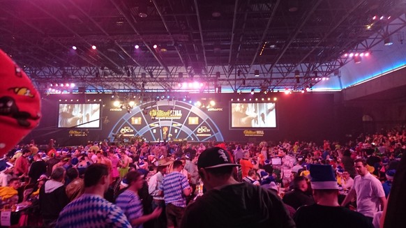 Darum hält mich Darts stundenlang vor dem TV – im Gegensatz zu Ski, Fussball, Eishockey oder Skispringen
gruss au dem Ally Pally