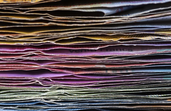 ZUM THEMA GELD STELLEN WIR IHNEN HEUTE, DONNERSTAG, 1. OKTOBER 2015, FOLGENDES NEUES BILDMATERIAL ZUR VERFUEGUNG --- Various Swiss franc bills photographed in Zurich, Switzerland, on September 22, 201 ...