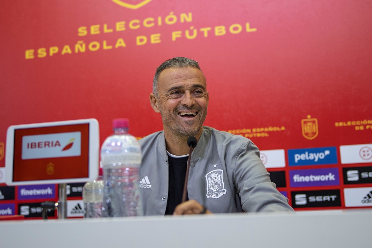 epa09565844 Spanish National Soccer Team's Head Coach Luis Enrique Martinez addresses a press conference to announce the list of players for next matches for 2022 Qatar FIFA World Cup, at Soccer  ...