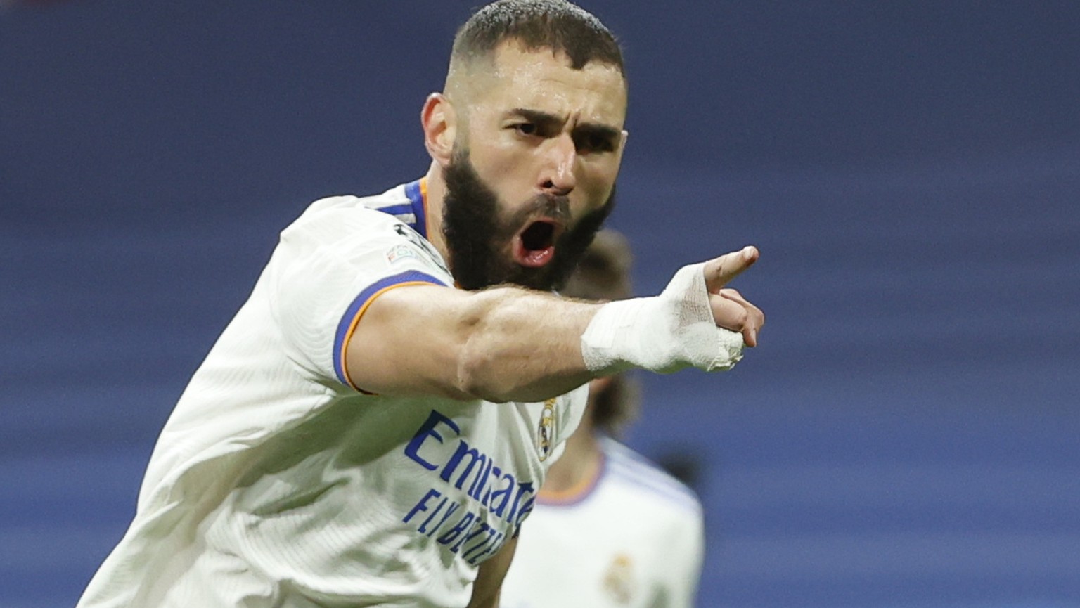 epa09813670 Real Madrid&#039;s Karim Benzema celebrates after scoring the 1-1 equalizer during the UEFA Champions League round of 16, second leg soccer match between Real Madrid and Paris Saint-Germai ...