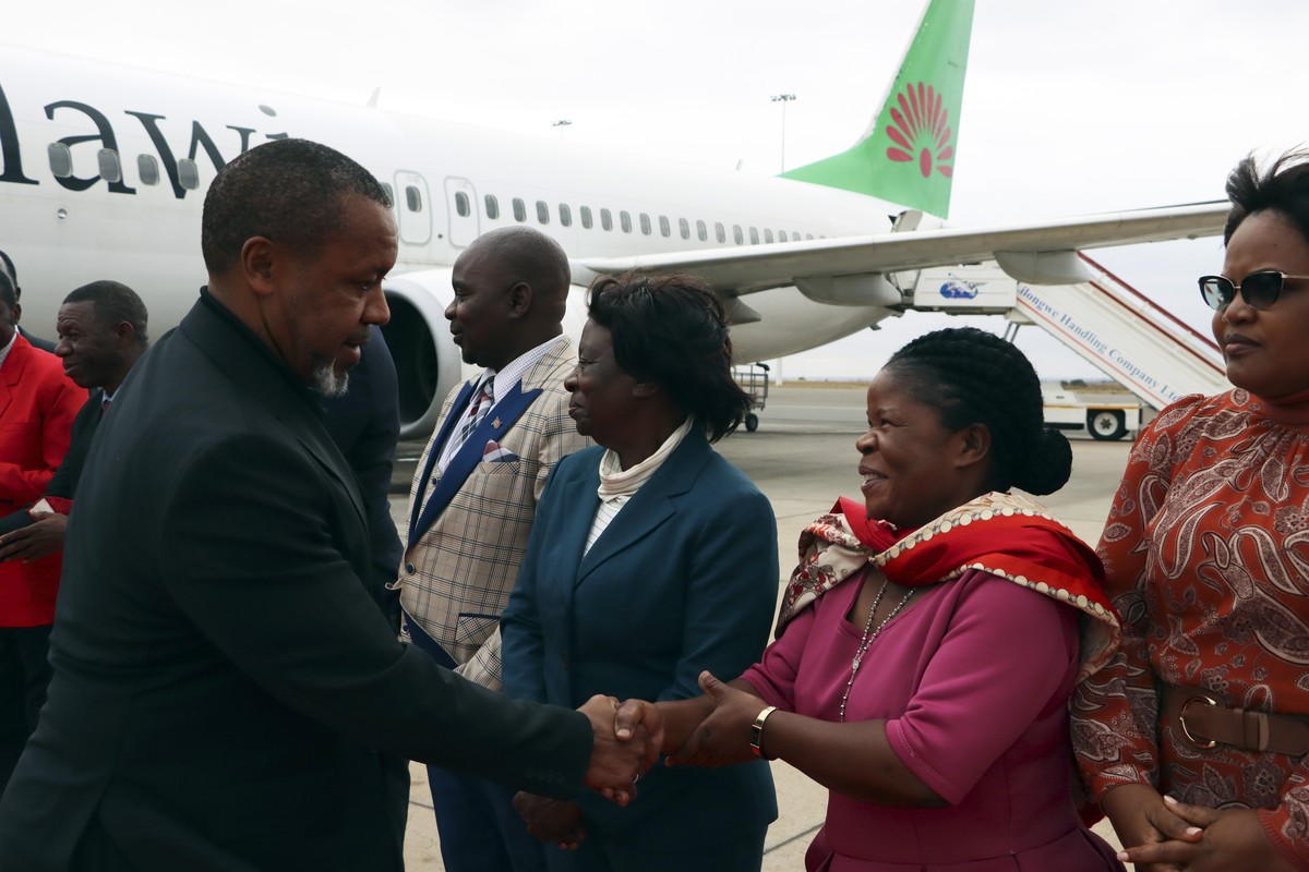 Malawi Vice President Saulos Chilima, left, greets government officials upon his return from South Korea in Lillongwe, Sunday, June 9, 2024. A military plane carrying Malawi's vice president and  ...