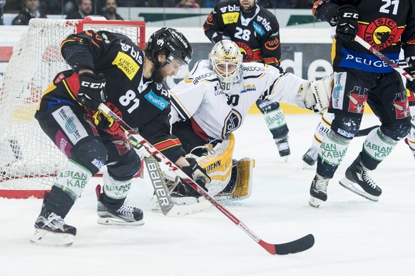 Die prägenden Spieler des Spiels: Thomas Rüfenacht (l.) und Lugano-Goalie Elvis Merzlikins.