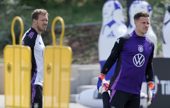 epa11392816 German national soccer team head coach Julian Nagelsmann (L) and goalkeeper Marc-Andre ter Stegen (R) look on during a training session of the team in Herzogenaurach, Germany, 06 June 2024 ...