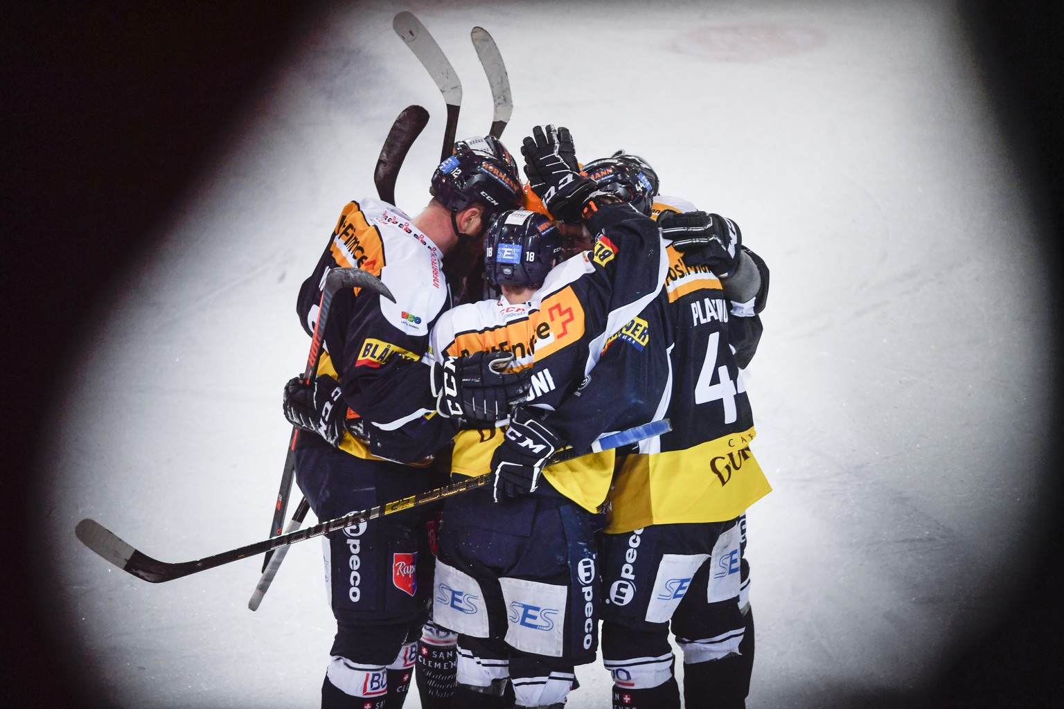Ambri's player Matt D'Agostini celebrate withj teammate the 2-2 goal against Lausanne's player Stephan Tobias, during the preliminary round game of National League A (NLA) Swiss Championship 2019/20 b ...
