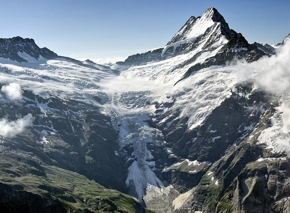 Das Schreckhorn (rechts der Bildmitte) oberhalb von Grindelwald. (Archivbild)