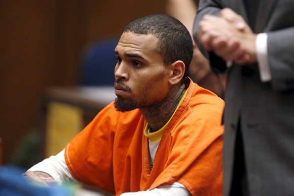 Im Jahr 2014 bekannte sich Brown vor einem Gericht schuldig, seine Ex-Freundin Rihanna geschlagen zu haben.