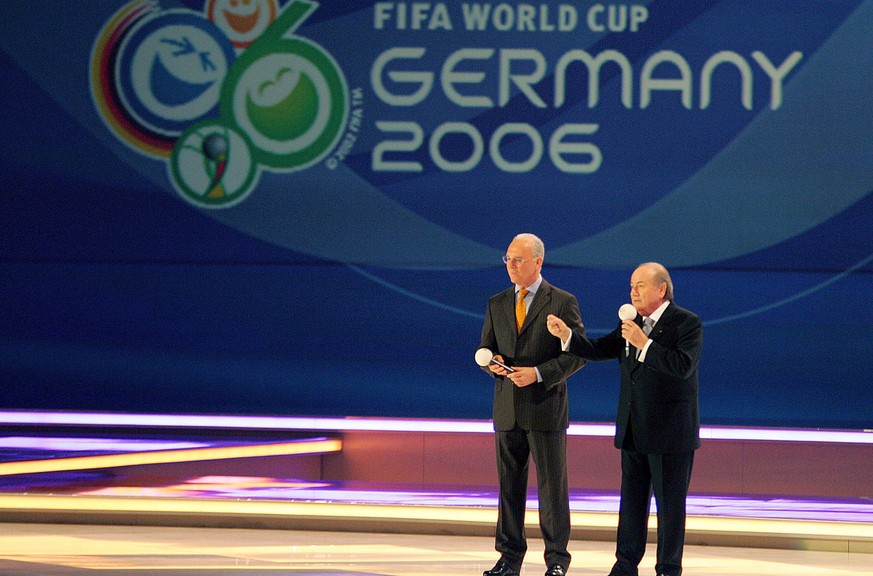 Franz Beckenbauer zusammen mit Ex-FIFA-Präsident Sepp Blatter bei der WM-Eröffnungszeremonie 2006.