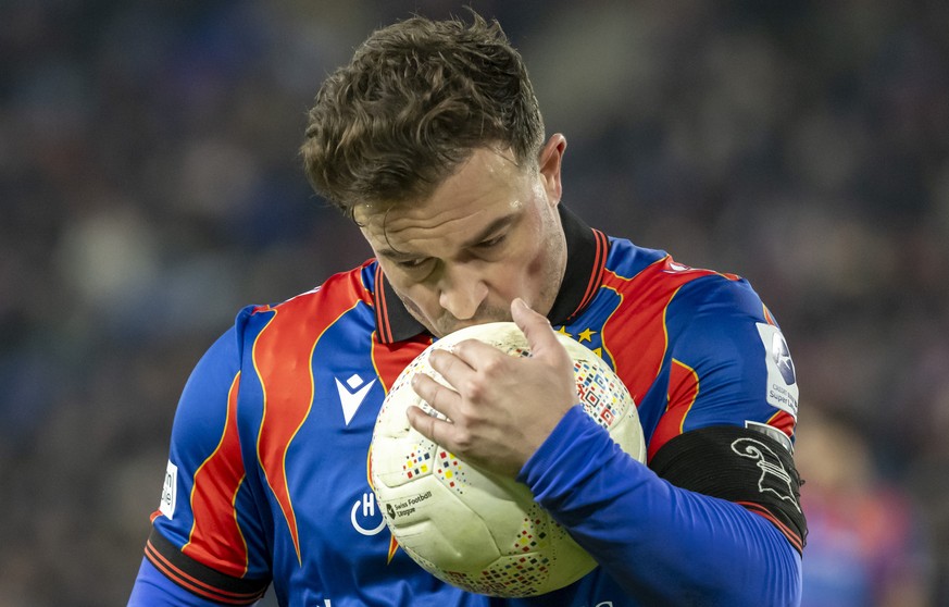 KEYPIX - Xherdan Shaqiri (FCB) kuesst den Ball vor einem Eckball im Fussball Meisterschaftsspiel der Regular Season der Swiss Super League zwischen dem FC Basel 1893 und dem FC Lausanne-Sport im Stadi ...