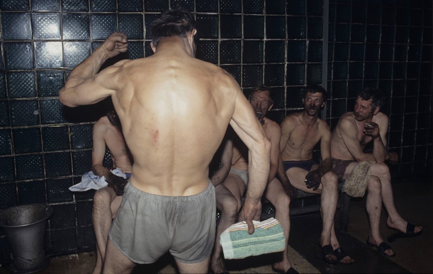 Yagunovskaya coal mine 8265096 01.03.1996 Workers of the Yagunovskaya coal mine closed in 1997 after a shift. Dmitry Korobeinikov Kemerovo Russia PUBLICATIONxINxGERxSUIxAUTxONLY Copyright: xDmitryxKor ...
