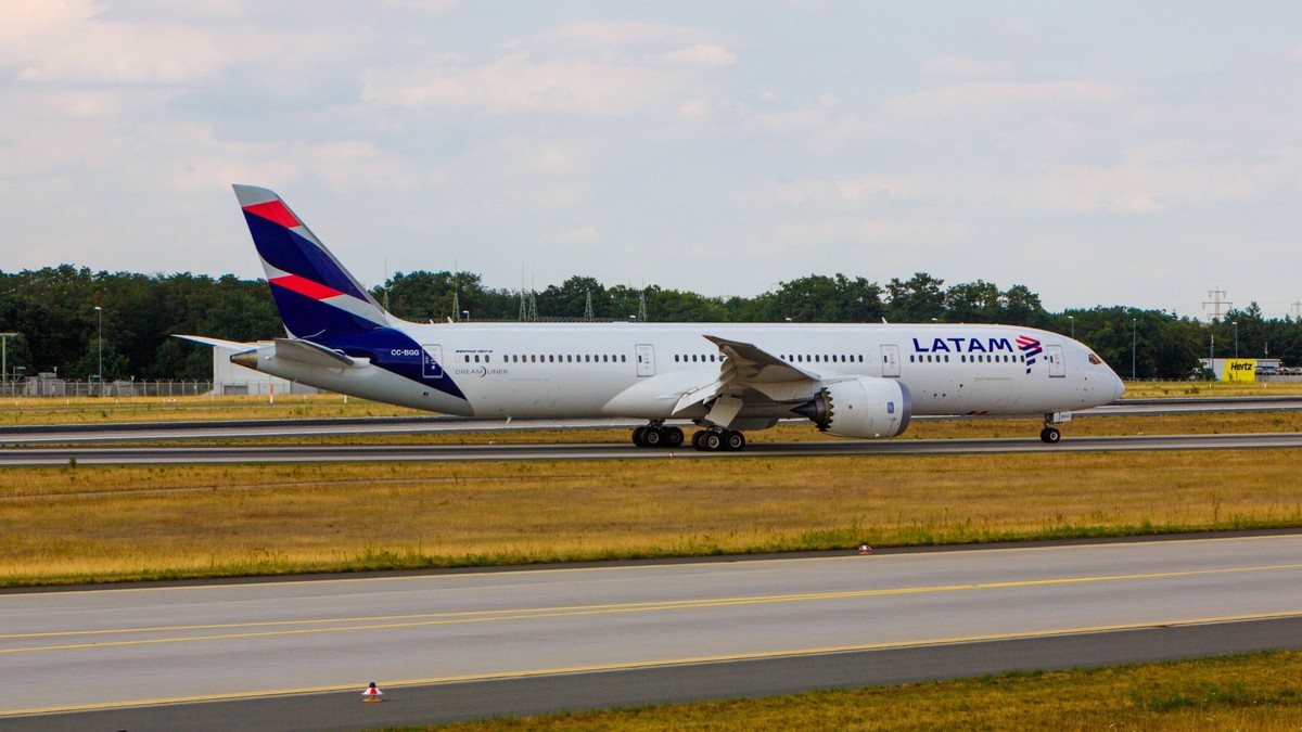 DEU, Deutschland, Hessen, Frankfurt am Main, 21.07.2017: Frankfurt Airport / Registration: CC-BGG LATAM Airlines Chile Boeing 787-9 Dreamliner

DEU Germany Hesse Frankfurt at Main 21 07 2017 Frankfu ...
