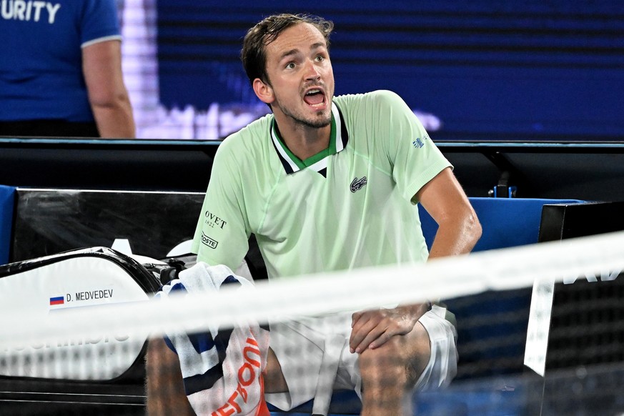 epa09713924 Daniil Medvedev of Russia argues with the umpire during a break in his men&#039;s semi final match against Stefanos Tsitsipas of Greece at the Australian Open Grand Slam tennis tournament  ...