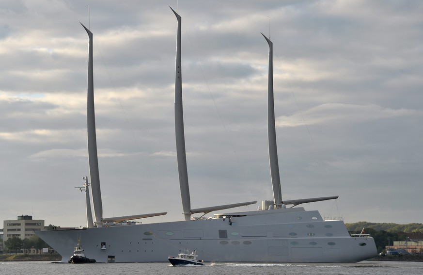 epa04942078 The sailing ship &#039;White Pearl&#039;, described by media as a &#039;Mega sailing yacht&#039;, is prepared for a test voyage in Kiel, norther Germany, early 21 September 2015. The saili ...