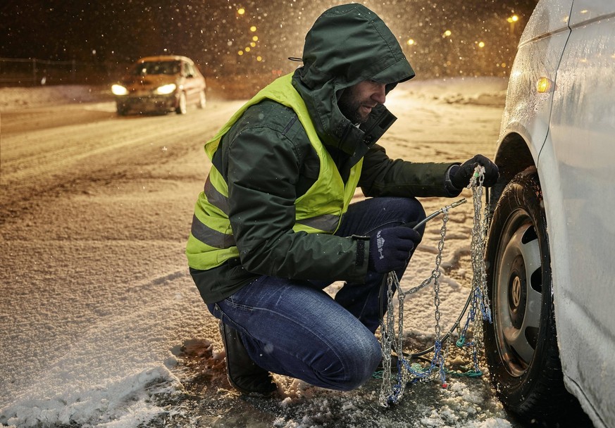 Warnweste im Auto und mit Motorrad: Diese Regeln gelten in Europa