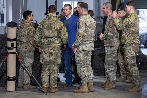 epa11897625 US Secretary of Defense Pete Hegseth (C) meets with US Army soldiers at the 33rd Air Base in Powidz, west-central Poland, 15 February 2025. EPA/Pawel Jaskolka POLAND OUT