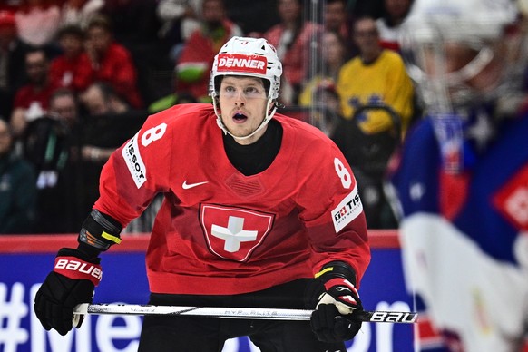 epa12135627 Switzerland&#039;s Simon Knak (#8) during the IIHF Ice Hockey World Championship final match between Switzerland and the USA at Avicii Arena in Stockholm, Sweden, 25 May 2025. EPA/Magnus L ...