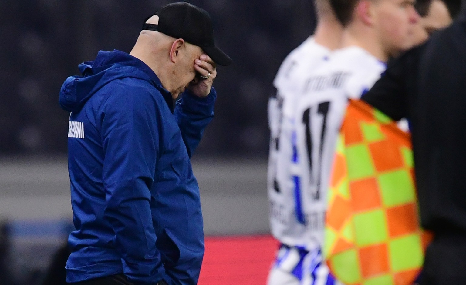 epa08915894 Schalke&#039;s head coach Christian Gross (L) reacts after the 3-0 goal during the German Bundesliga soccer match between Hertha BSC Berlin and FC Schalke 04 in Berlin, Germany, 02 January ...