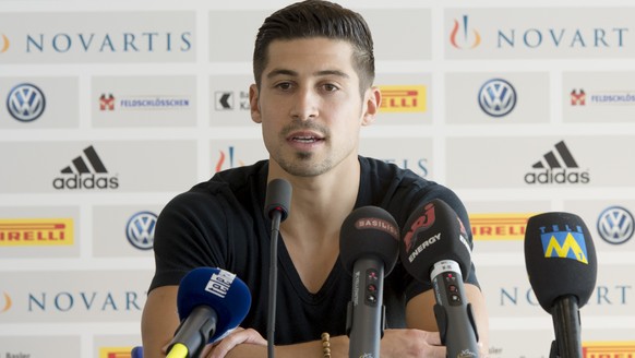 Davide Calla wird vom FC Basel als neuer Spieler vorgestellt, im Stadion St. Jakob-Park in Basel, am Mittwoch, 12. Februar, 2014. Calla unterzeichnete einen Zweieinhalb-Jahresvertrag mit sofortiger Wi ...