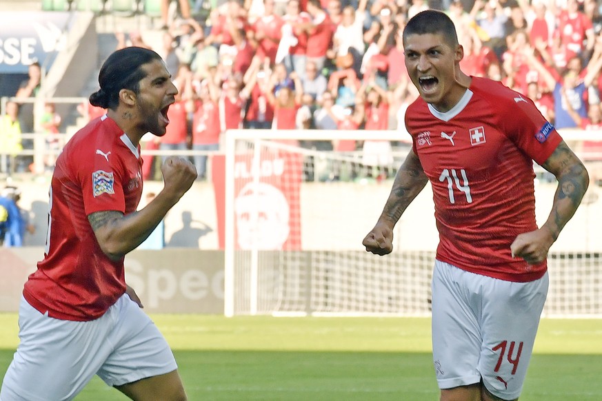 epa07006113 Switzerland&#039;s Steven Zuber (R) and Ricardo Rodriguez celebrates the first goal during the UEFA Nations League group 2 match between Switzerland and Iceland at the Kybunpark stadium in ...