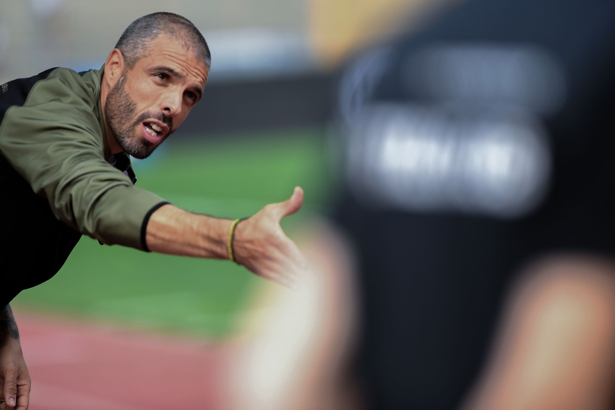 Lugano's Trainer Fabio Celestini, during the Super League soccer match FC Lugano against Neuchatel Xamax FCS, at the Cornaredo stadium in Lugano, Sunday September 29, 2019. (KEYSTONE/Ti-Press/Sam ...