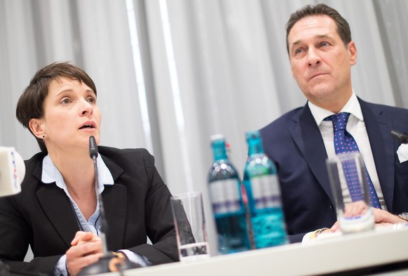 Frauke Petry und Heinz-Christian Strache möchten auch mit einer Schweizer Partei zusammenarbeiten.