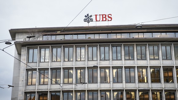 ARCHIVBILD ZU DEN QUARTALSZAHLEN VON UBS --- UBS Logo am Hauptsitz am Zuercher Paradeplatz fotografiert am Donnerstag, 18. Januar 2018, in Zuerich. (KEYSTONE/Melanie Duchene)