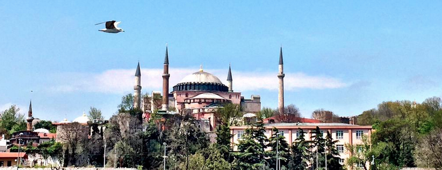 Roger Federer nimmt uns mit auf seine Touri-Tour durch Istanbul.