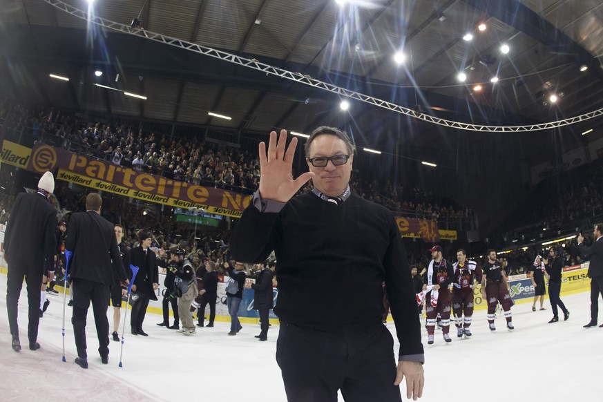 Geneve-Servette&#039;s Head coach Chris McSorley gestures after as team beating ZSC Lions, during a National League regular season game of the Swiss Championship between Geneve-Servette HC and ZSC Lio ...