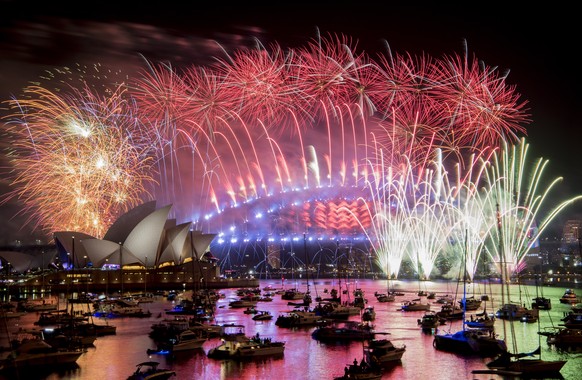 epa07255269 Fireworks explode over the harbour and the Sydney Harbour Bridge landmark during New Year&#039;s celebrations in Sydney, Australia, 01 January 2019. EPA/BRENDAN ESPOSITO AUSTRALIA AND NEW  ...