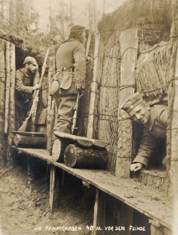 Mailed as Feldpost in June 1915 by a soldier of the Brandenburgisches Jäger-Bataillon Nr. 3: &quot;Im Kampfgraben 40 m. vor dem Feinde&quot; - &quot;In the front trench 40 meters from the enemy&quot;