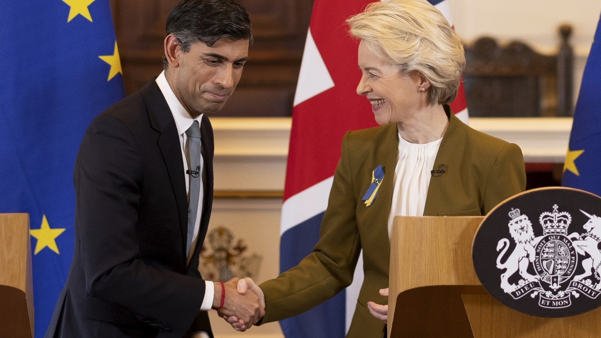 Britain's Prime Minister Rishi Sunak and EU Commission President Ursula von der Leyen, right, shake hands after a press conference at Windsor Guildhall, Windsor, England, Monday Feb. 27, 2023. Th ...