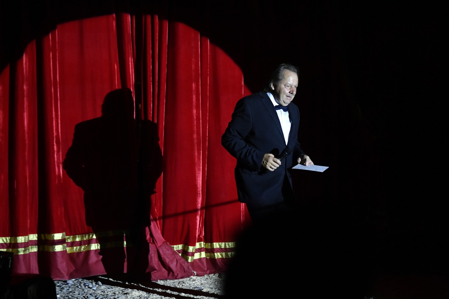 Der frischgebackene Zirkusdirektor Beat Breu, Schweizer Rad-Legende, an der Premiere seines Circus in Winterthur am Montag, 5. August 2019. (KEYSTONE/Walter Bieri)