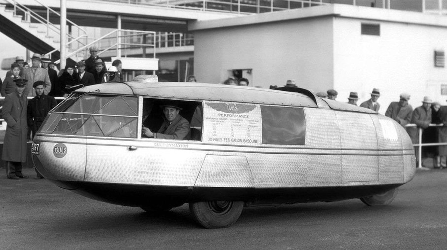 Buckminster Fuller&#039;s Dymaxion Car 1933 https://auto.howstuffworks.com/test-driving-buckminster-fullers-dymaxion-car.htm