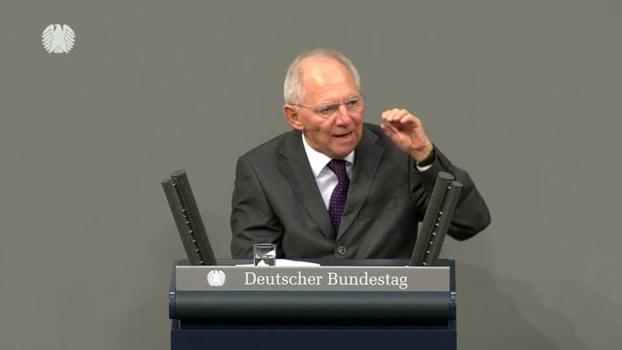 radar-reuters HINWEIS: Dieser Beitrag wird ohne Sprechertext gesendet.
O-TON BUNDESFINANZMINISTER WOLFGANG SCHÄUBLE (CDU) &quot;Und ich will dann zu der Debatte, die in Europa ein Stück weit geführt w ...