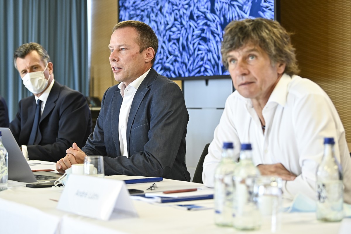 Philipp M. Hildebrand, Mitbesitzer und Verwaltungsrat, Stefan Linder, Mitbesitzer und Verwaltungsratspraesident und Andre Luethi, Mitbesitzer und Verwaltungsrat, von links, von der Blausee AG, orienti ...