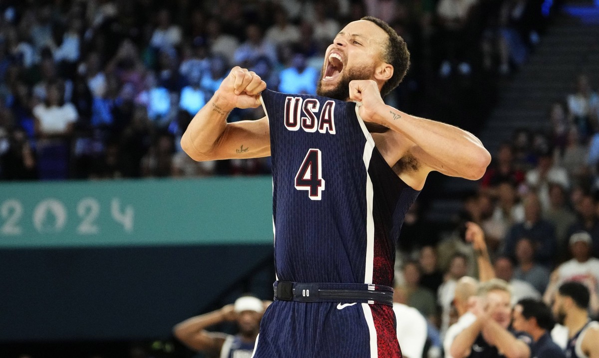 Olympics: Basketball-Men Finals - Gold Medal Game Aug 10, 2024 Paris, France United States shooting guard Stephen Curry 4 celebrates in the second half against France in the men s basketball gold meda ...