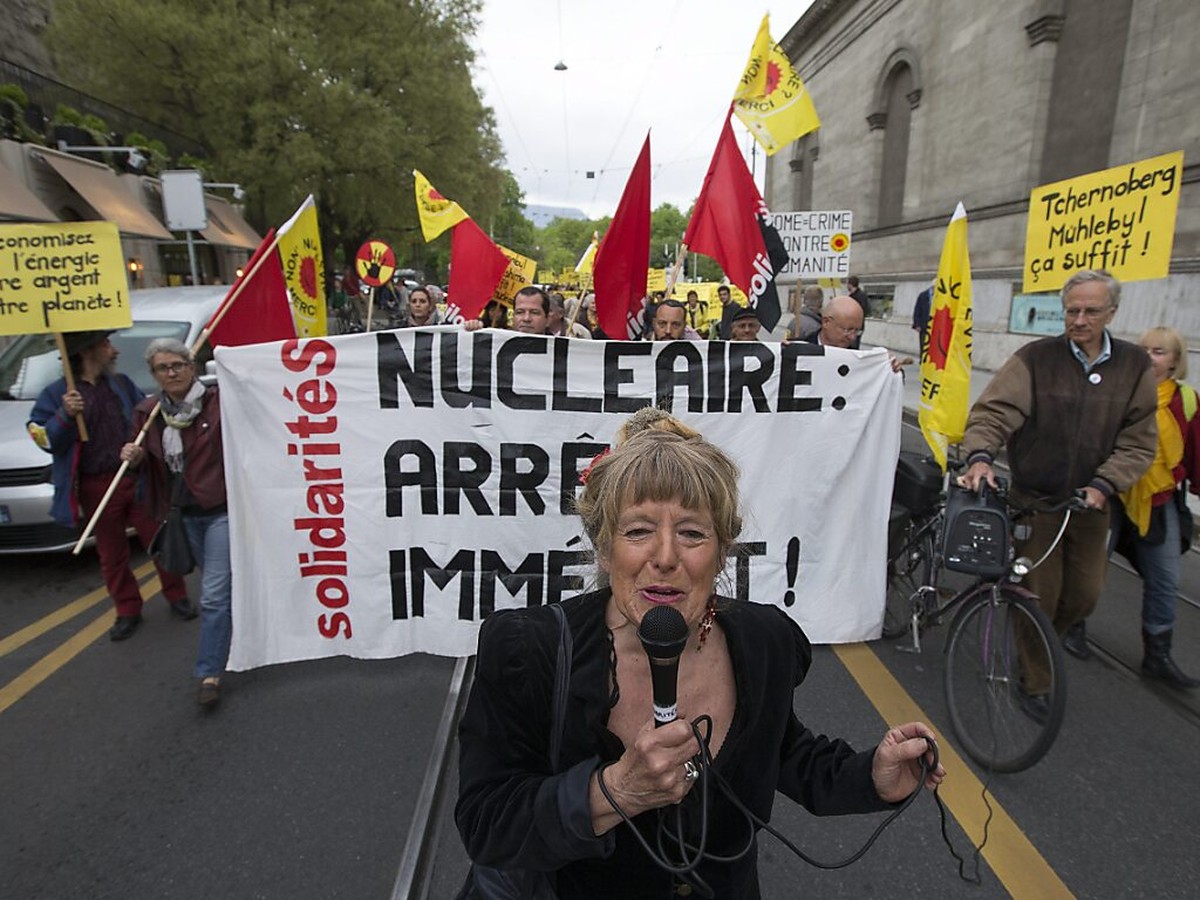 Anne-Cécile Reimann s'engage pour de nombreuses causes et apporte toujours aux manifestations auxquelles elle participe ses pancartes jaunes (archives).