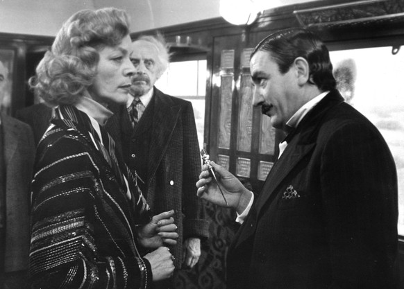 Lauren Bacall, Martin Balsam, Albert Finney, and George Coulouris in Mord im Orient-Express (1974)