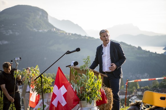 Marco Chiesa bei seiner Rede anlaesslich einer SVP Feier zum Ende des EU-Rahmenabkommen am Samstag, 26. Juni 2021 in Morschach. (KEYSTONE/Urs Flueeler).