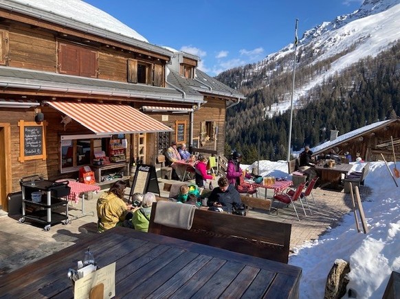 Tigia Savognin Skihütte Bergbeizli Restaurant Rauszeit